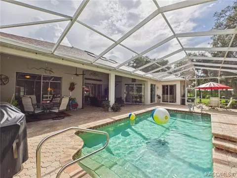Exterior - 277 E Liberty St, Hernando, FL 34442 photo 10 of 27
