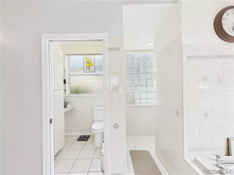 Bath - 277 E Liberty St, Hernando, FL 34442 photo 3 of 6