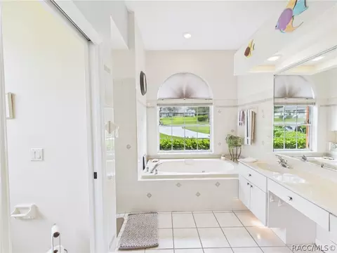 Bath - 277 E Liberty St, Hernando, FL 34442 photo 1 of 6