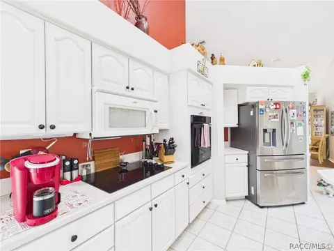 Kitchen - 277 E Liberty St, Hernando, FL 34442 photo 2 of 7