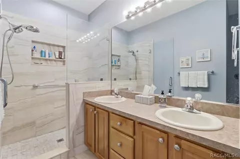 Bath - 1706 W Spring Meadow Loop, Lecanto, FL 34461 photo 2 of 3