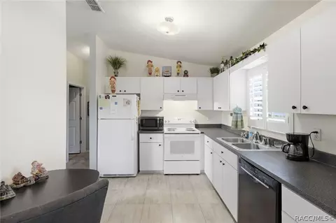 Kitchen - 6262 SW 100th Loop, Ocala, FL 34476 photo 3 of 4