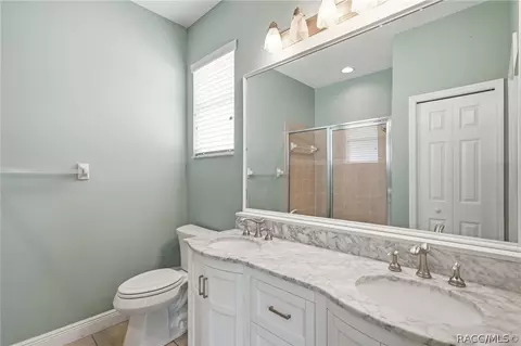 Bath - 1720 W Laurel Glen Path, Hernando, FL 34442 photo 1 of 3