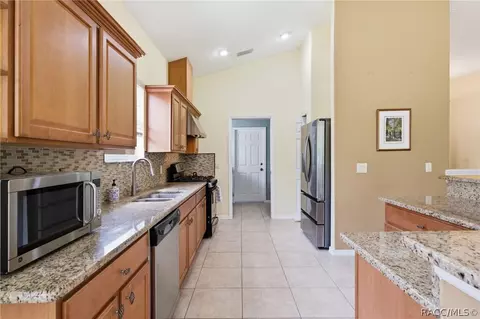 Kitchen - 1720 W Laurel Glen Path, Hernando, FL 34442 photo 3 of 6