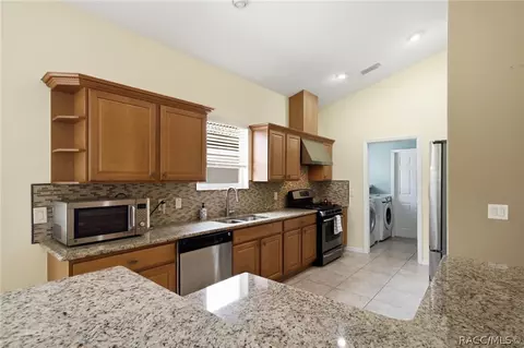 Kitchen - 1720 W Laurel Glen Path, Hernando, FL 34442 photo 5 of 6