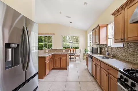Kitchen - 1720 W Laurel Glen Path, Hernando, FL 34442 photo 2 of 6