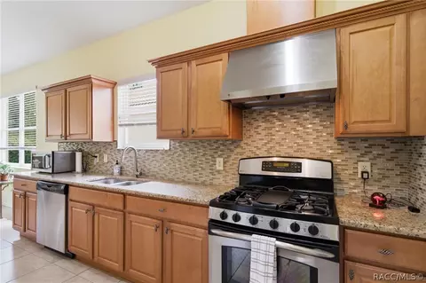 Kitchen - 1720 W Laurel Glen Path, Hernando, FL 34442 photo 6 of 6