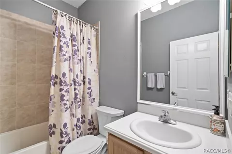 Bath - 1720 W Laurel Glen Path, Hernando, FL 34442 photo 3 of 3