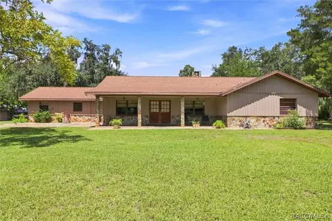 10265 W Springtree Ln, Crystal River, FL 34428