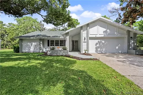 10 Colubrina Ct, Homosassa, FL 34446