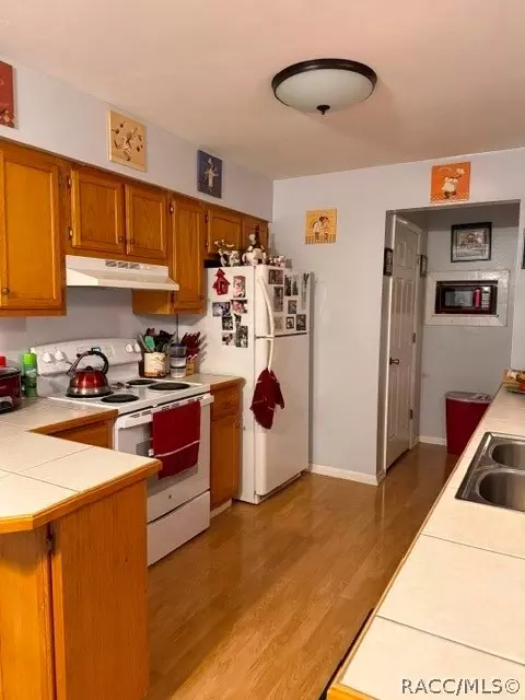 Kitchen - 8813 E Devonshire Rd, Inverness, FL 34450 photo 2 of 2