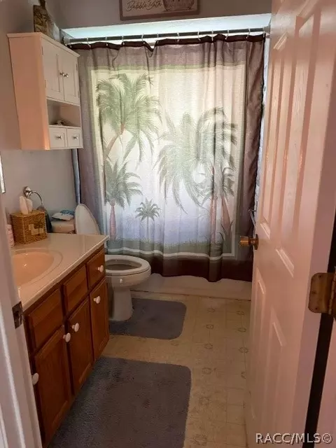 Bath - 8813 E Devonshire Rd, Inverness, FL 34450 photo 1 of 1