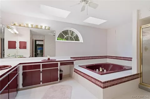 Bath - 1610 E Westgate Ln, Hernando, FL 34442 photo 2 of 5