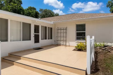 Exterior - 1294 E Cleveland St, Hernando, FL 34442 photo 5 of 14
