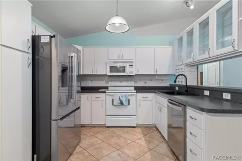 Kitchen - 1294 E Cleveland St, Hernando, FL 34442 photo 3 of 4