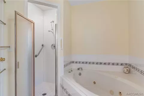 Bath - 1294 E Cleveland St, Hernando, FL 34442 photo 3 of 4
