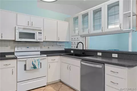 Kitchen - 1294 E Cleveland St, Hernando, FL 34442 photo 4 of 4