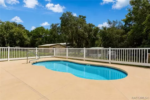 Exterior - 1294 E Cleveland St, Hernando, FL 34442 photo 7 of 14