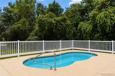 Exterior - 1294 E Cleveland St, Hernando, FL 34442 photo 6 of 14