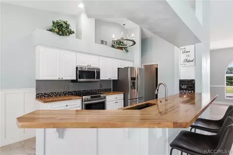Kitchen - 345 E Samuel Ct, Hernando, FL 34442 photo 3 of 7