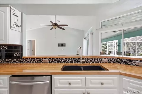 Kitchen - 345 E Samuel Ct, Hernando, FL 34442 photo 6 of 7