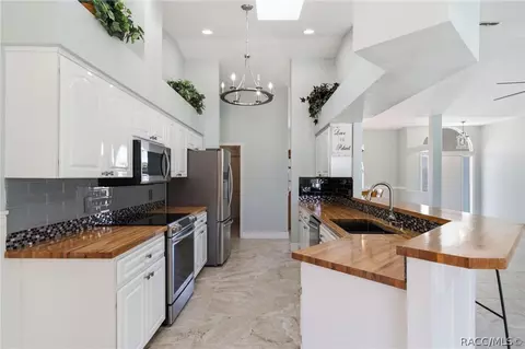 Kitchen - 345 E Samuel Ct, Hernando, FL 34442 photo 4 of 7