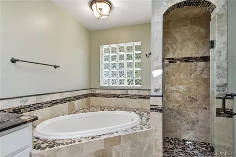 Bath - 345 E Samuel Ct, Hernando, FL 34442 photo 2 of 7
