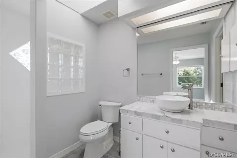 Bath - 345 E Samuel Ct, Hernando, FL 34442 photo 5 of 7