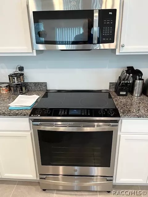 Kitchen - 8247 W Eldron Pl, Dunnellon, FL 34434 photo 5 of 6