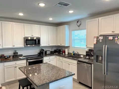 Kitchen - 8247 W Eldron Pl, Dunnellon, FL 34434 photo 3 of 6