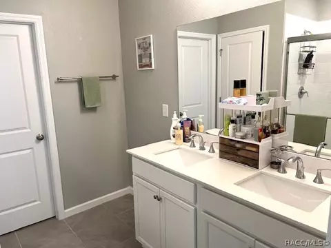 Bath - 8247 W Eldron Pl, Dunnellon, FL 34434 photo 2 of 6