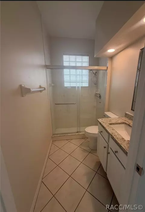 Bath - 51 W Doerr Path, Hernando, FL 34442 photo 3 of 4