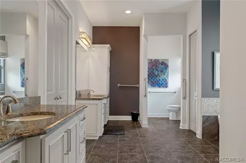 Bath - 104 E Atlantic St, Hernando, FL 34442 photo 1 of 8