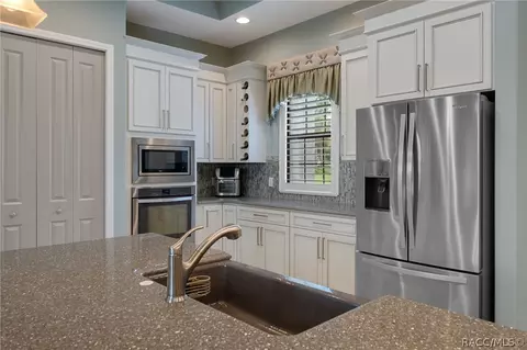 Kitchen - 104 E Atlantic St, Hernando, FL 34442 photo 3 of 5