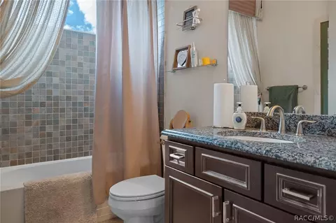 Bath - 104 E Atlantic St, Hernando, FL 34442 photo 6 of 8