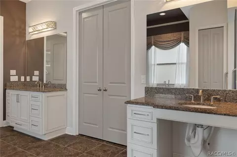 Bath - 104 E Atlantic St, Hernando, FL 34442 photo 5 of 8