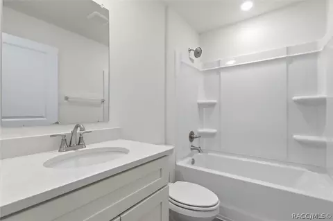 Bath - 1474 E Cleveland St, Hernando, FL 34442 photo 1 of 2