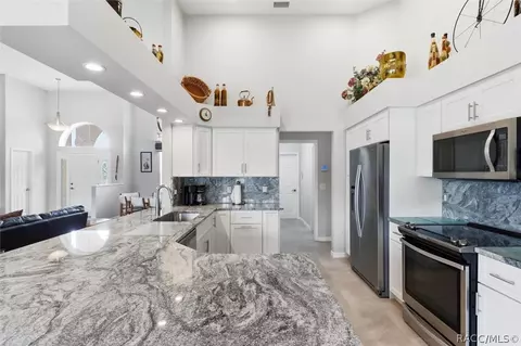 Kitchen - 625 E Gilchrist Ct, Hernando, FL 34442 photo 4 of 4