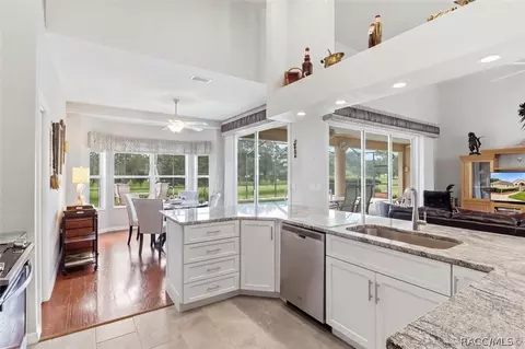 Kitchen - 625 E Gilchrist Ct, Hernando, FL 34442 photo 2 of 4