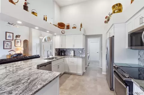 Kitchen - 625 E Gilchrist Ct, Hernando, FL 34442 photo 3 of 4