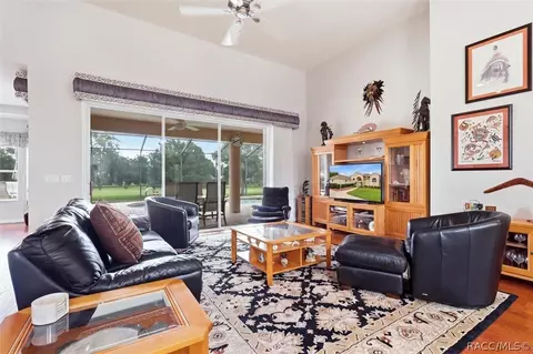 Living - 625 E Gilchrist Ct, Hernando, FL 34442 photo 2 of 4