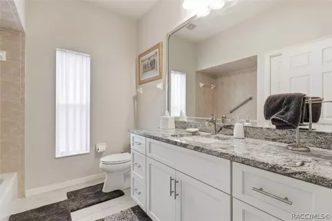 Bath - 625 E Gilchrist Ct, Hernando, FL 34442 photo 3 of 4