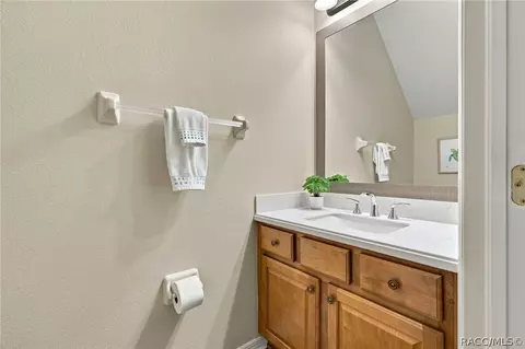 Bath - 1660 W Spring Meadow Loop, Lecanto, FL 34461 photo 1 of 3