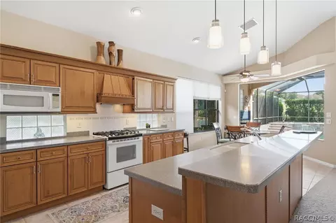 Kitchen - 1901 N Gibson Pt, Hernando, FL 34442 photo 3 of 6