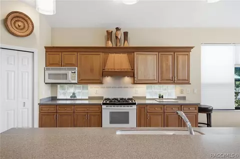 Kitchen - 1901 N Gibson Pt, Hernando, FL 34442 photo 2 of 6