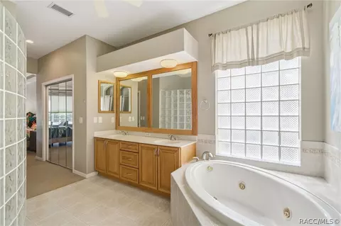 Bath - 1901 N Gibson Pt, Hernando, FL 34442 photo 2 of 6
