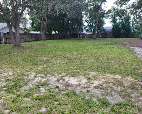 11077 Upton St, Spring Hill, FL 34608 photo 2