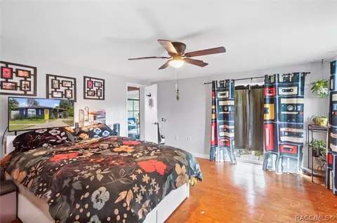 Bedroom - 360 S Inglis Ave, Inglis, FL 34449 photo 4 of 8