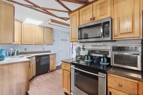Kitchen - 360 S Inglis Ave, Inglis, FL 34449 photo 4 of 6