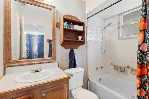 Bath - 360 S Inglis Ave, Inglis, FL 34449 photo 1 of 4